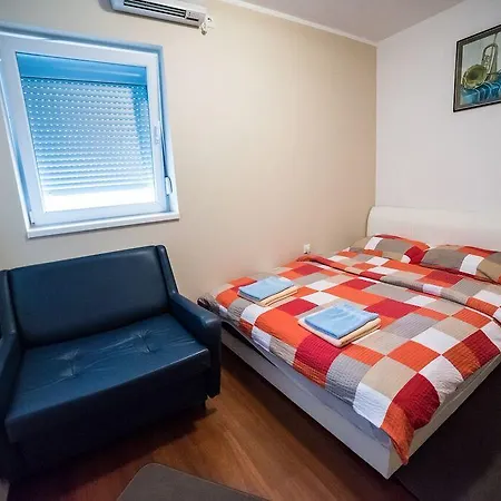 Begovic Hostal *